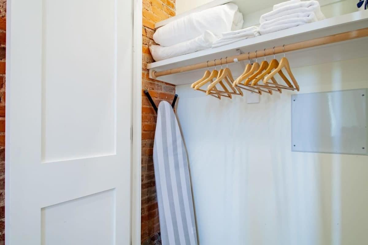 Barracks Row & Eastern Market Oasis Transit-friendly Apartment