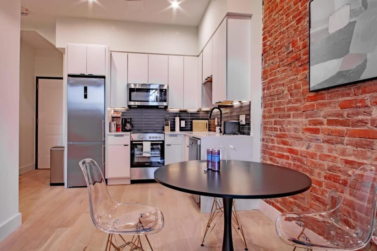 Barracks Row & Eastern Market Oasis Transit-friendly Apartment Washington